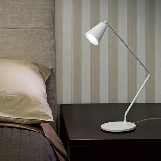 linea stolna lampa za spavaću sobu
