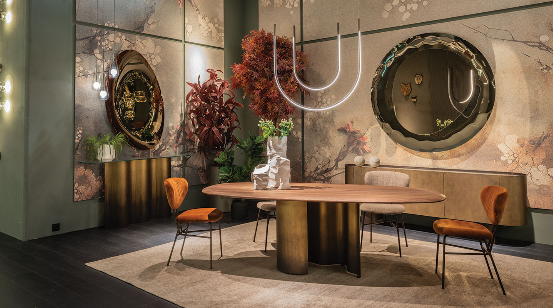 Stol Papelito Wood i stolice Chloe Cattelan ogledalo i komoda